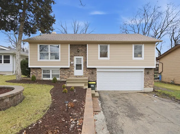 600 Seminole Trl, Lake In The Hills, IL 60156