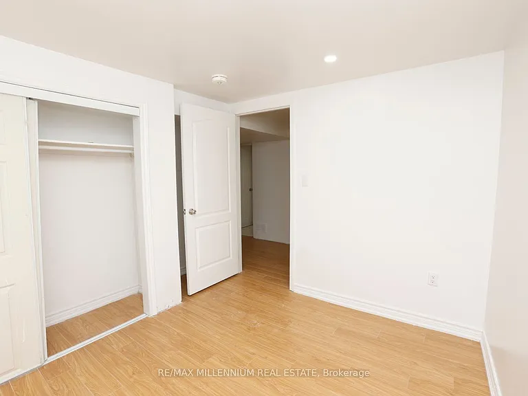 6482 Chaumont Cres #LOWER — Photo 6