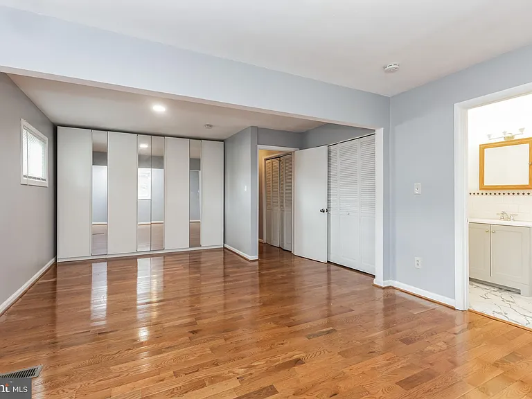 13905 Parkland Dr — Photo 22