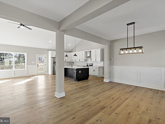 5th image of 511 Acorn Cir