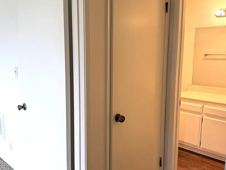 570 W 24th St #9 — Photo 14