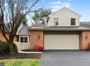 104 Cambridge Dr, Hershey, PA 17033