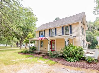 624 Gloucester Rd, Saluda, VA 23149