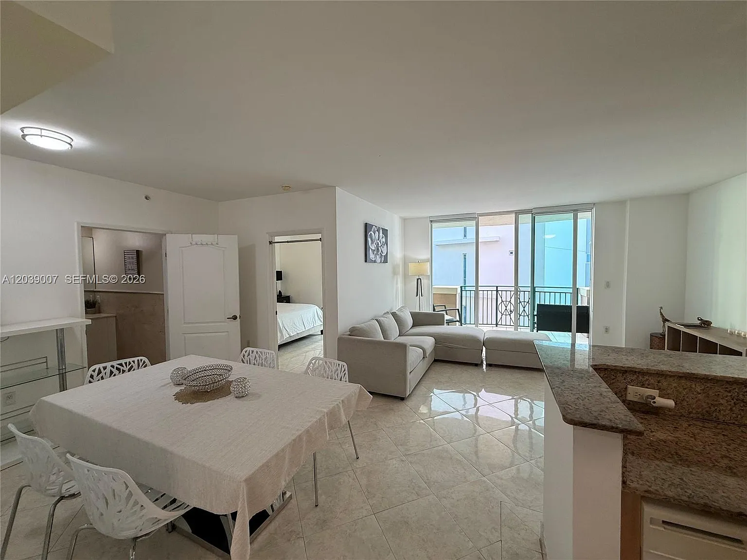 King David Of Sunny Isles — Photo 1