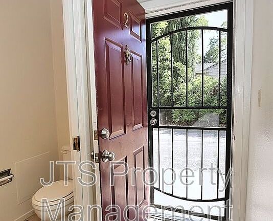3rd image of 2722 26th St APT 2