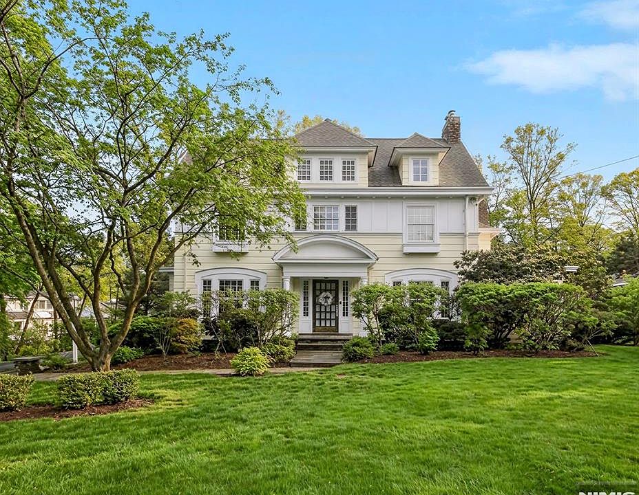 1st image of 326 W End Ave