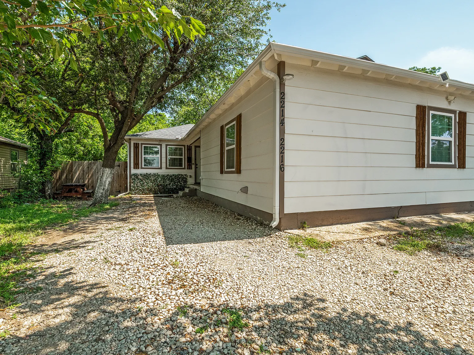 3 bed, 1034 sqft, $2,100 — Photo 3