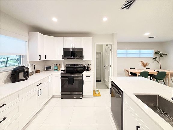 4th image of 9420 Dominican Dr