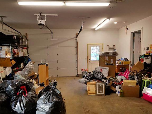 lots of storage. this will be cleared once current tenant le