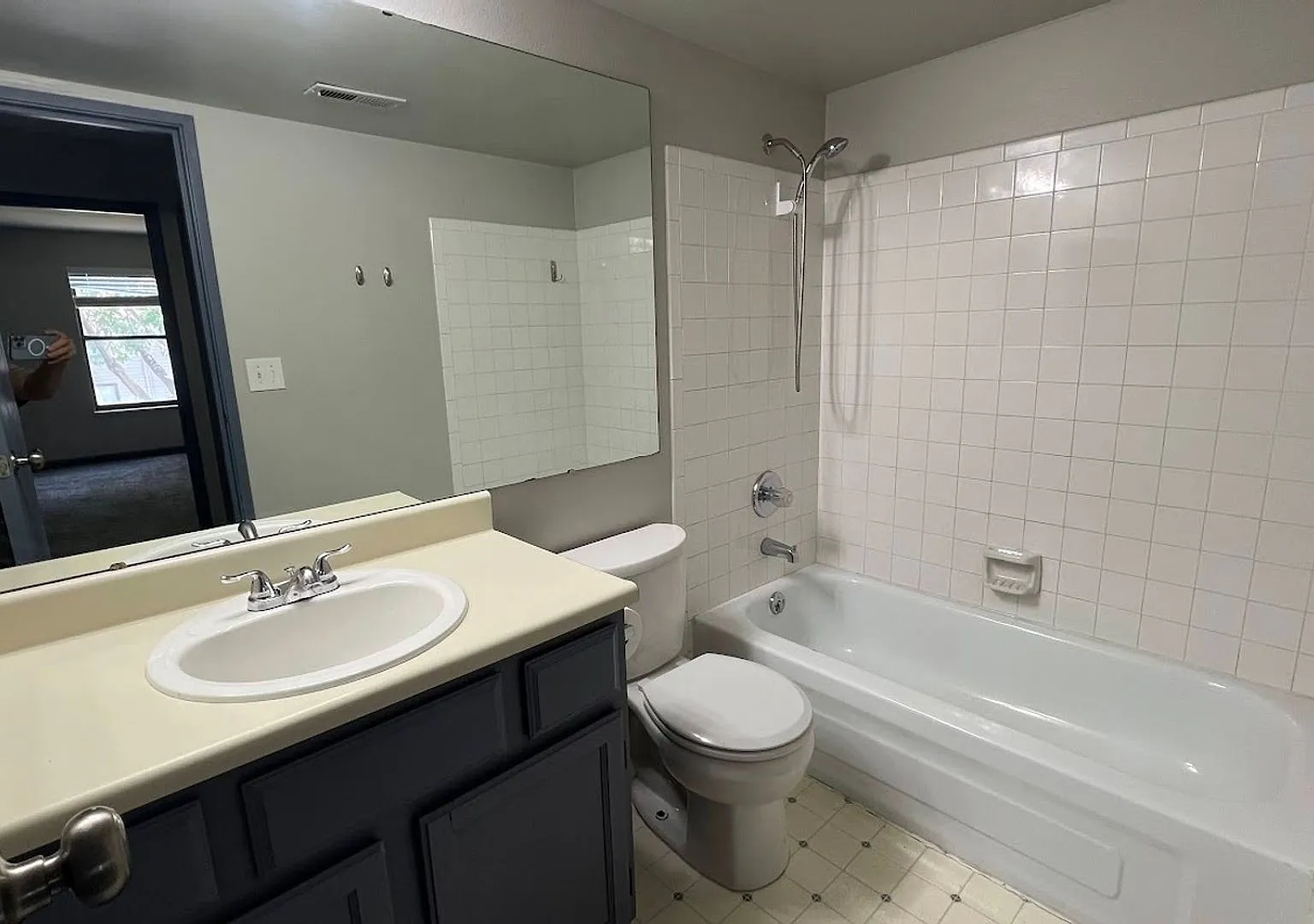 Charming 2BR Townhome in Aurora — Photo 4