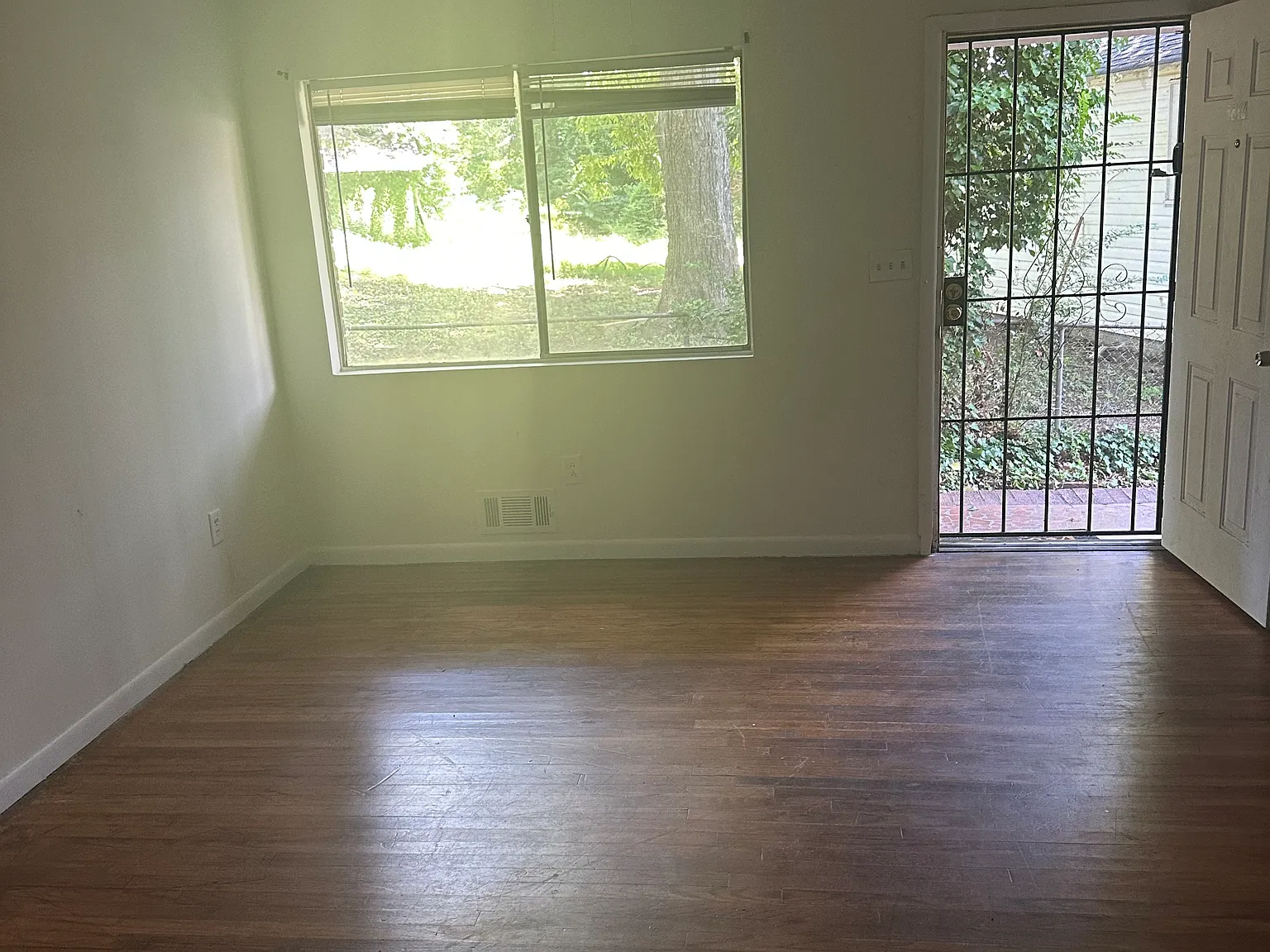 2 bed, $1,000 — Photo 2