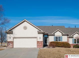 2810 Inglewood Dr, Papillion, NE 68133