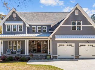 410 Hawthorne Rd, Trent Woods, NC 28562