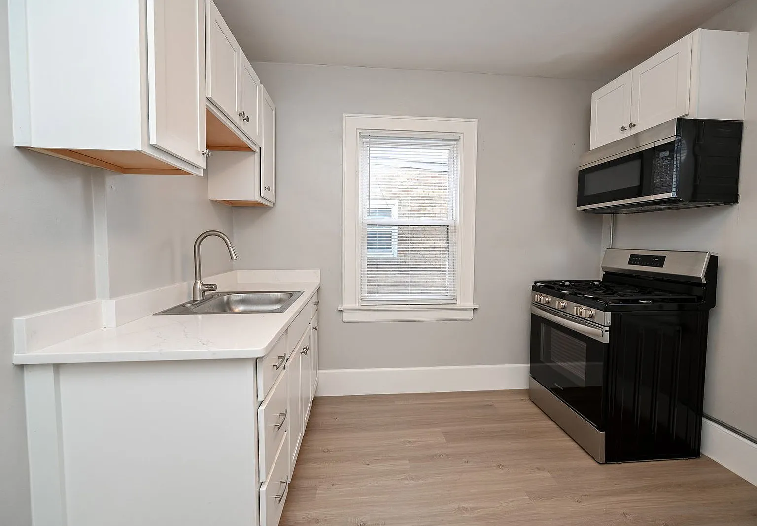 1 bed, 1.0 bath, 700 sqft, $899 — Photo 4
