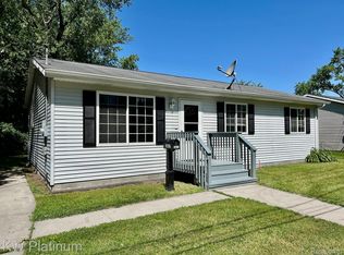 1817 17th St, Port Huron, MI 48060