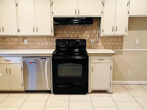 5th image of 9809 Village Dr