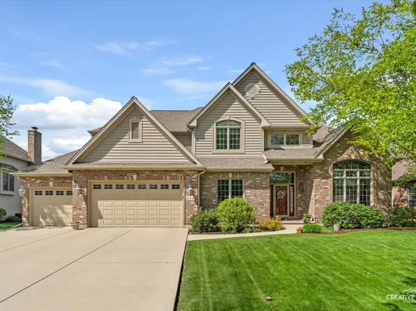 614 Pine St, Sugar Grove, IL 60554
