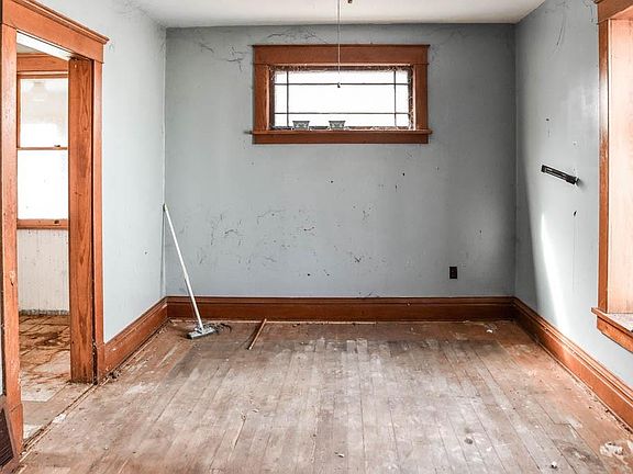 3rd image of 535 S Vine St