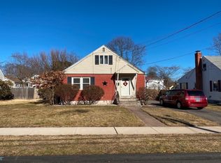 37 Linnmore Dr, Manchester, CT 06040