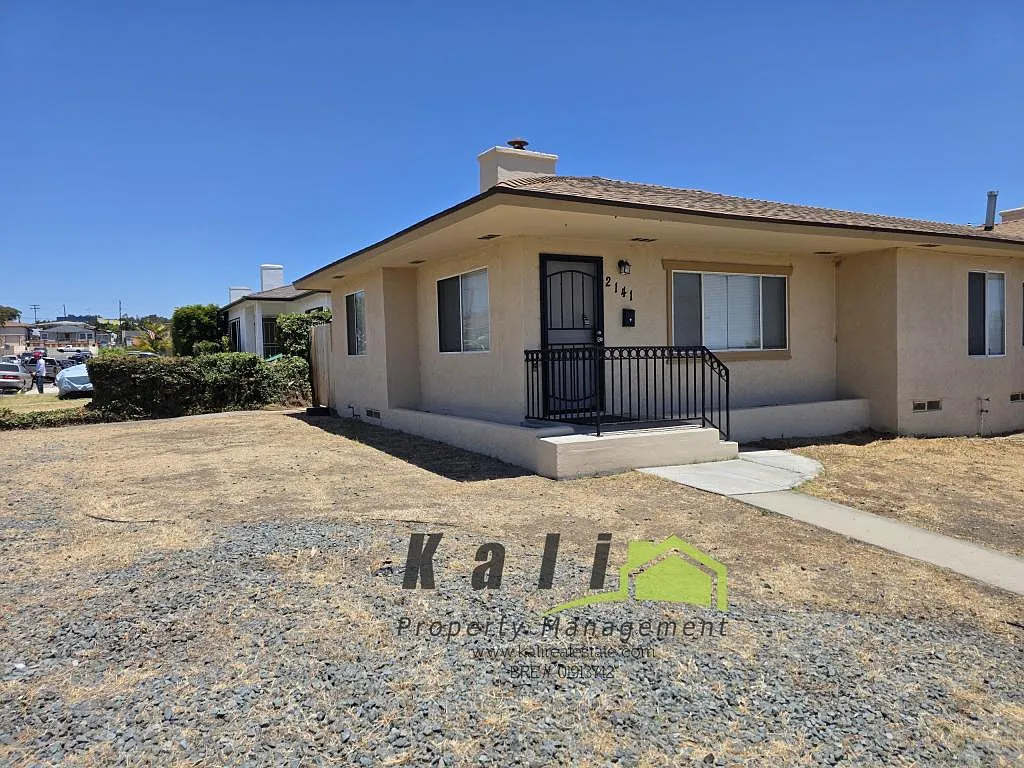 2141 Flintridge Dr — Photo 2