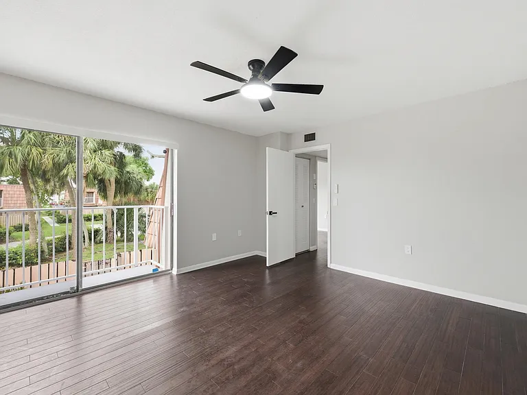 515 Green Springs Pl — Photo 13