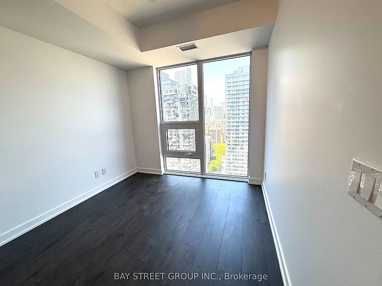 100 Queen St E #2815 — Photo 4