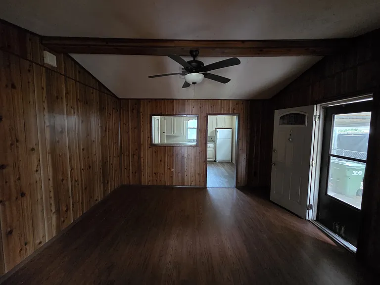 1104 Sherman St — Photo 4