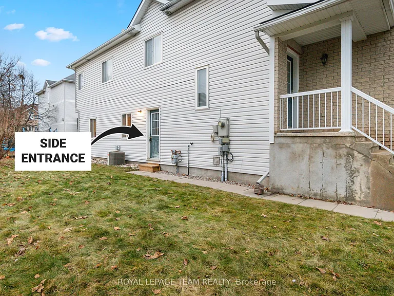 51 Castle Glen Cres — Photo 2