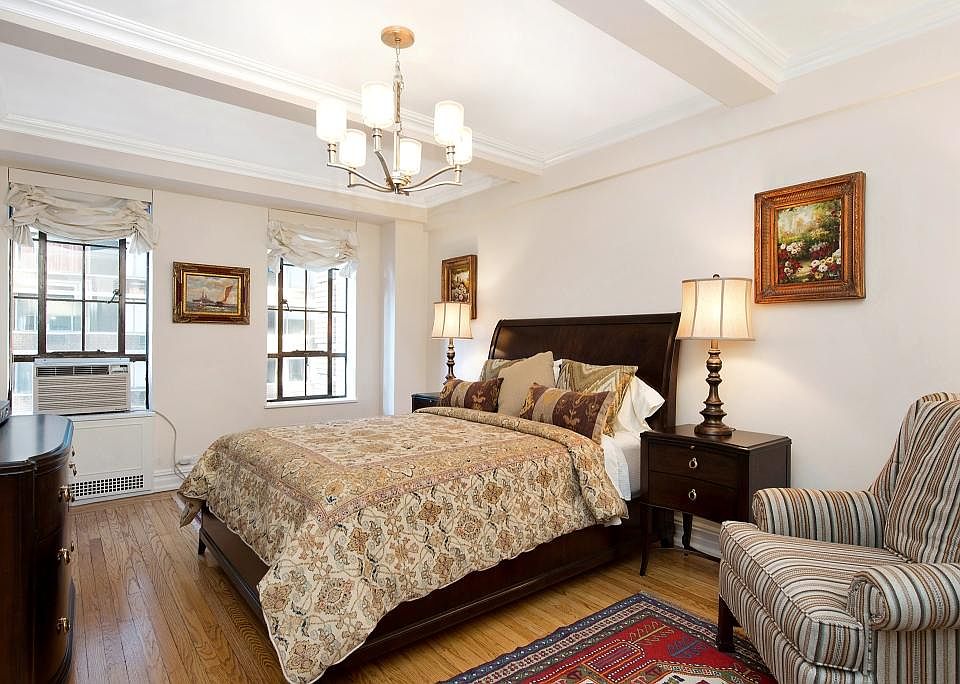 2nd image of 333 W 56th St APT 6A