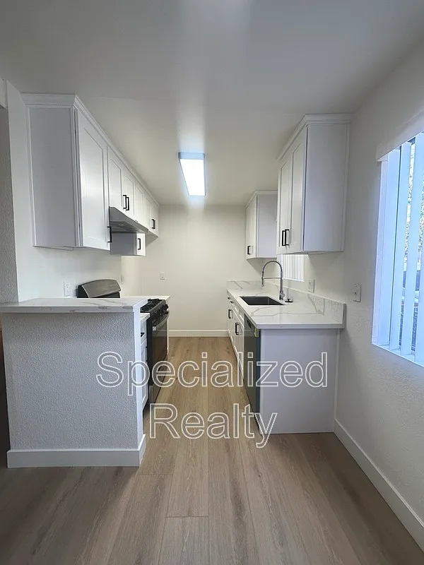 14718 Sylvan St. — Photo 3