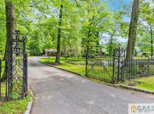 18 Southfield Rd, Edison, NJ 08820