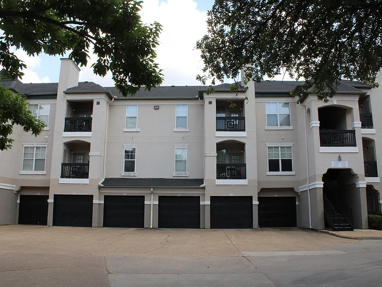 LaCrosse Apartments and Carriage Homes — Photo 6