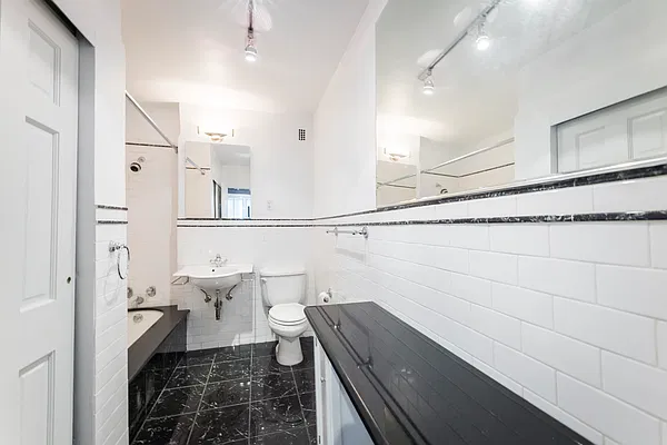 Rented by Samuel Realty Group LLC | media 8