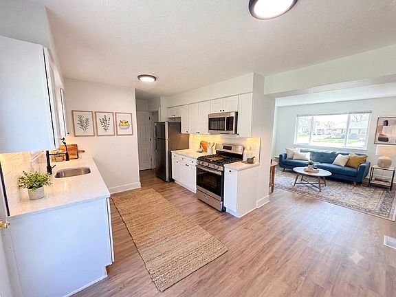 2nd image of 504 Bellarmine Dr W APT C