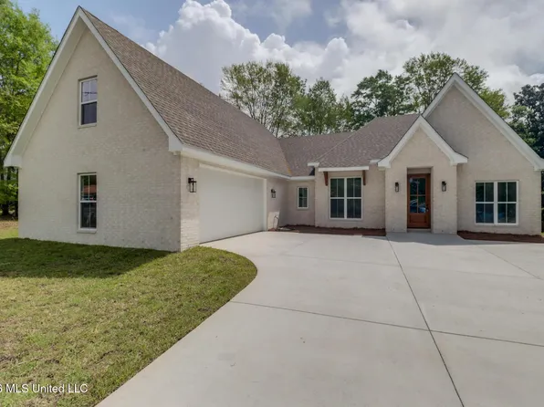 5586 Diamondhead Dr E, Diamondhead, MS 39525