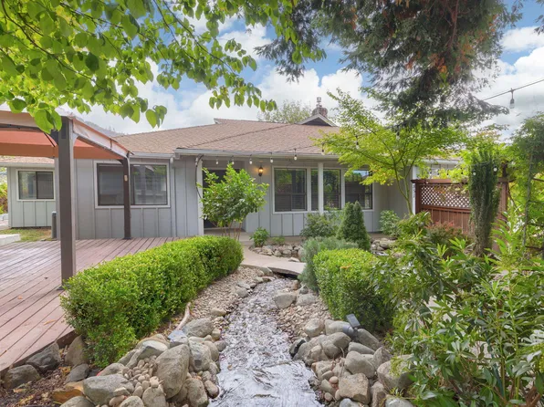851 NE 10th St, Grants Pass, OR 97526