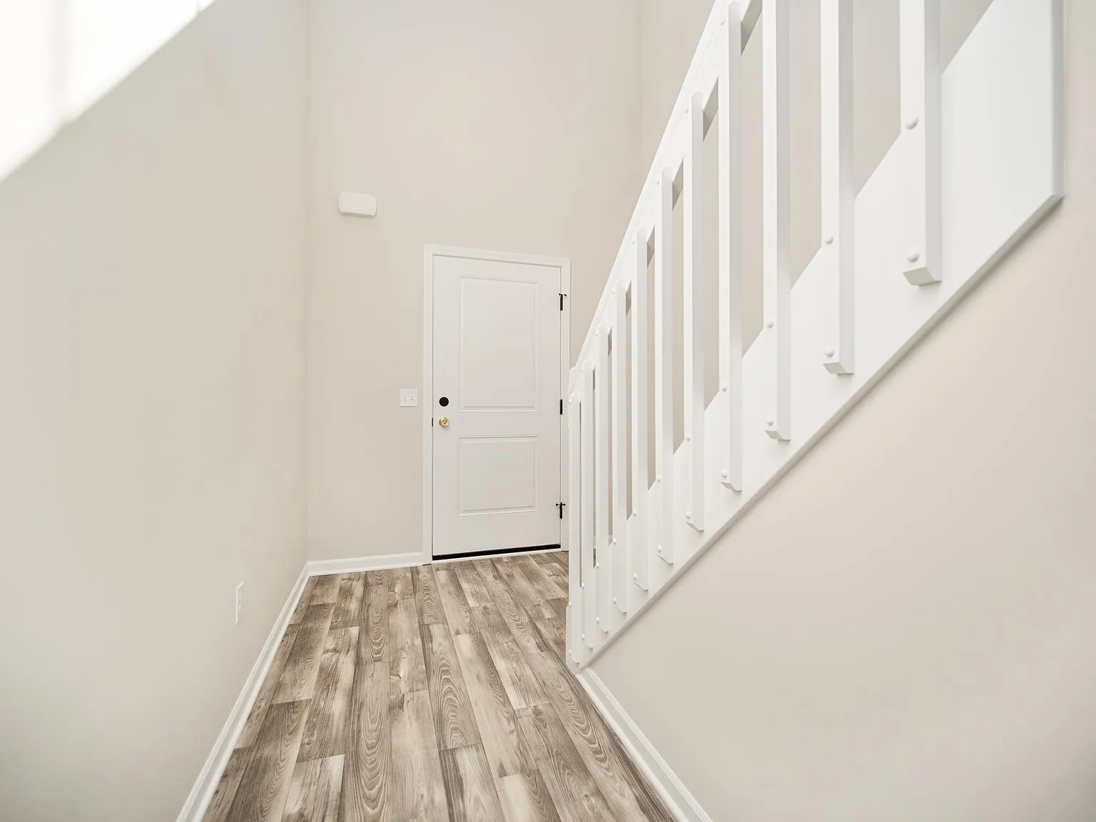 1045 W Hamilton Rd N — Photo 3