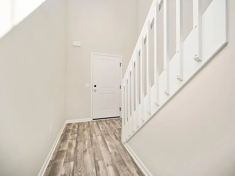 1045 W Hamilton Rd N — Photo 3