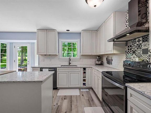 5th image of 140 Forest Acres Ln