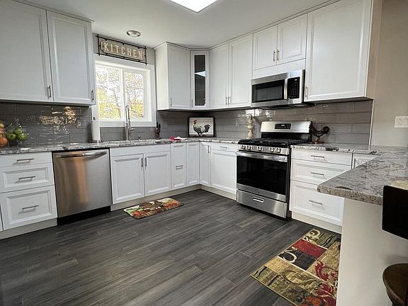 5th image of 221 Syril Dr