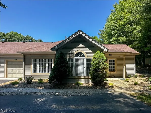 7 Woodland Chase Blvd, Niles, OH 44446