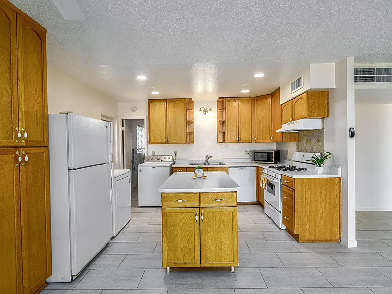 8444 E Virginia Ave — Photo 8