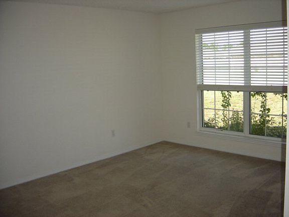 5th image of 7 Lema Ln