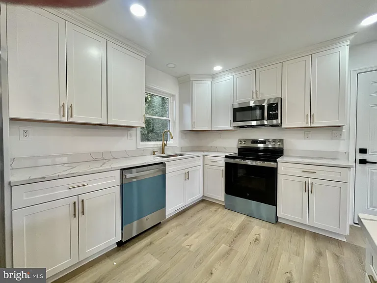 313 Windsor Ct — Photo 5