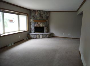 W358N5358 Crestview Dr, Oconomowoc, WI 53066