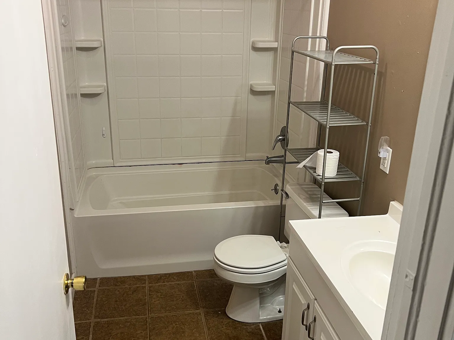 2 bed, $850 — Photo 3