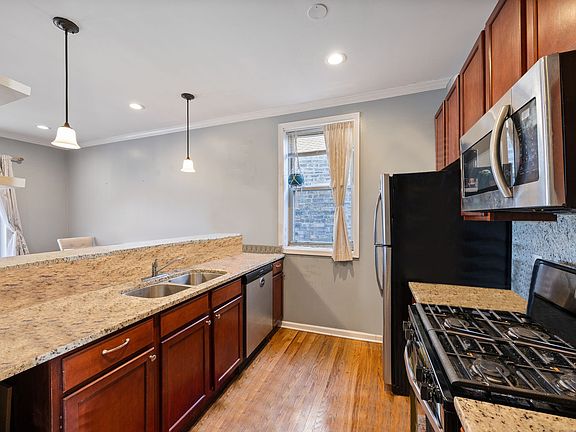 5th image of 1941 W Chase Ave APT 3E