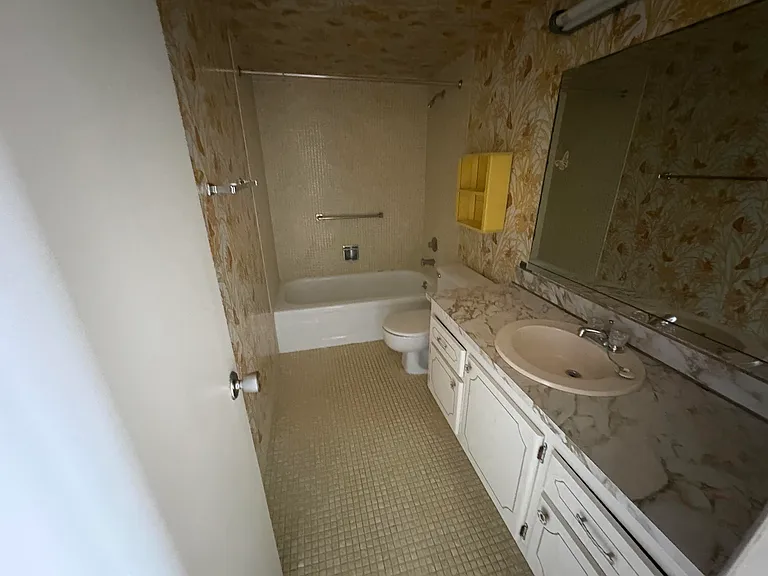 163 Somerset Cres #H — Photo 9