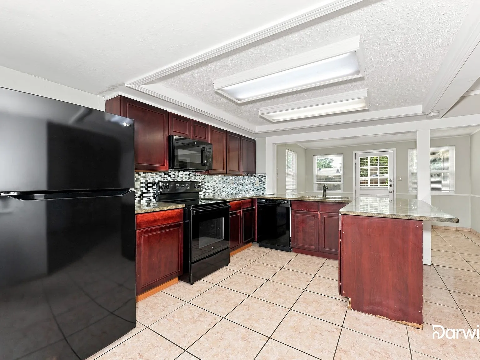4 bed, 2.0 bath, 2080 sqft, $2,220 — Photo 2