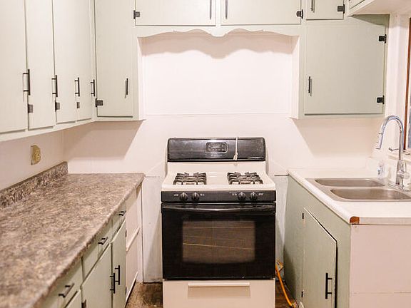 2nd image of 408 Barcelona Dr